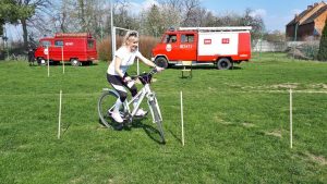 Rowerowe pierwiośnie - kolarski tor przeszkód.